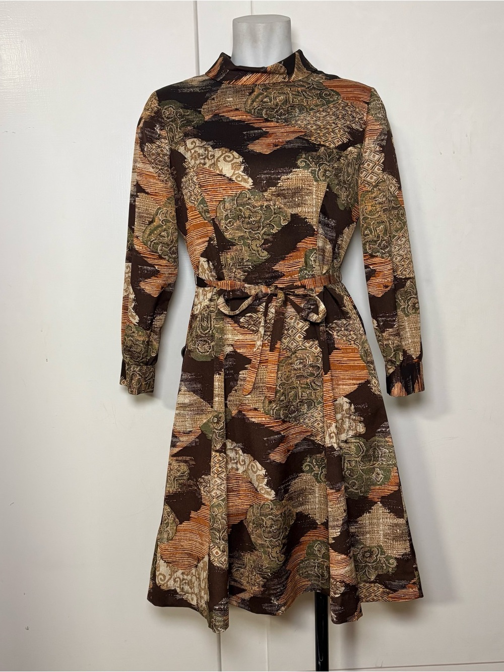 Vintage 70s Brown Funky Patterned Long Sleeve Mock Neck Knee Length Dress